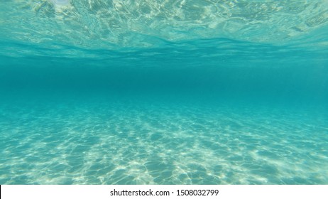 333,184 Crystal Blue Water Stock Photos, Images & Photography 