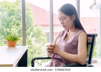 Unemployed Mom, She Is Very Sad And Thinking Because The Corona Outbreak Of The Covid-19 Virus Is The Cause Of New Normal Around The World. Causing Many Unemployed. Mental Woman On White Background 