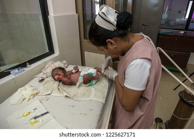 Bebe Recien Nacido Hospital Imagenes Fotos De Stock Y Vectores Shutterstock