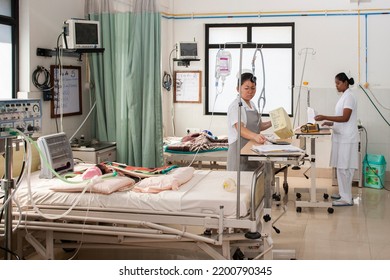 Unidentified Nurses In A Rural Hospital In Raxaul, Bihar State, India, Circa Nov. 2013