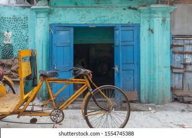 Unidentified Street With Unoccupied Bicycle Chennai India Parrys Corner Flower Market