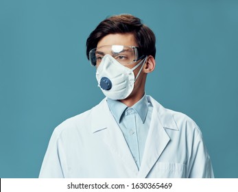 Uniform Doctor Disinfection 2019-ncov Asia Coronaviridae Coronavirus Doctor Male Medical Mask Vaccine Virus Laboratory Pharmacist Blood Biomedicine Analysis Warning 