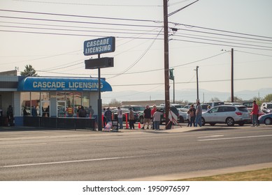 Union Gap, Washington, Usa, April 6th 2021; Long Lines At Cascade Licensing Vehicle Licensing During Covid 19 Pandemic With Masked People Waiting In Long Lines