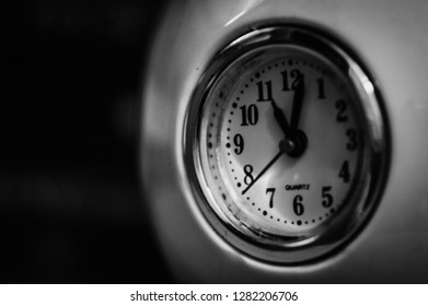 Unique Clock--Black & White