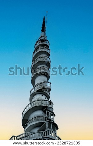  a unique and iconic structure located in Sri Lanka. It is a tall, spiraling white tower that is part of the Ambuluwawa Biodiversity Complex. The tower stands out for its striking design.
