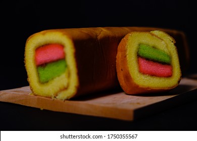 
Unique And Soft Rainbow Roll Cake