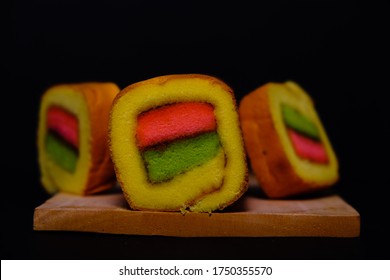 
Unique And Soft Rainbow Roll Cake