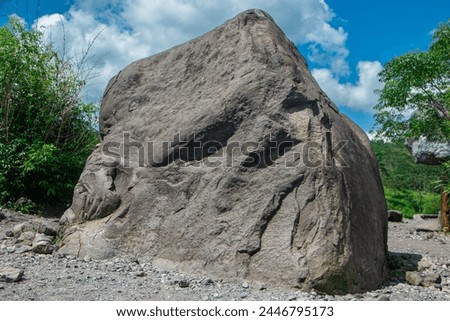 The unique stone with a facial texture called 'alien stone' is a stone that was ejected from the crater of Mount Merapi during the 2010 eruption in Cangkringan, Yogyakarta.