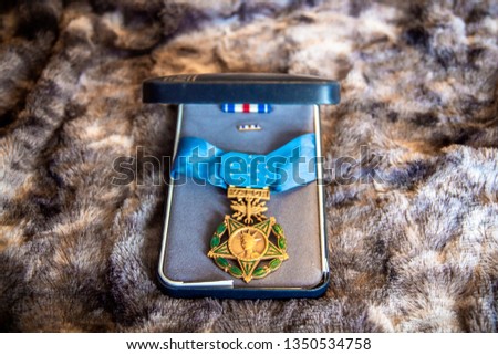 United States Air Force medal of honor in case with silver star ribbon.
