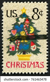 UNITED STATES OF AMERICA - CIRCA 1973: Stamp Printed In USA Shows Christmas Tree In Needlepoint; Scott 1508 A922 8c; Circa 1973