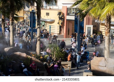 Universal City, CA, USA - Mar 21, 2022: An Increase In Crowd Levels Is Seen At The Universal Studios Hollywood, One Of The Popular Theme Parks Across Southern California, As COVID Restrictions Ease.