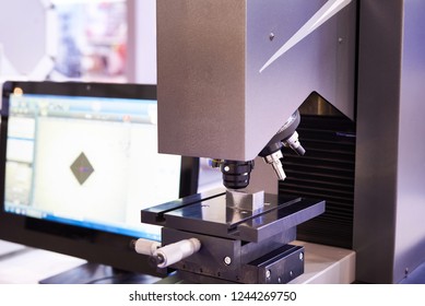 Universal Hardness Tester With Monitor