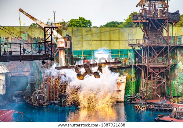 universal studios singapore waterworld