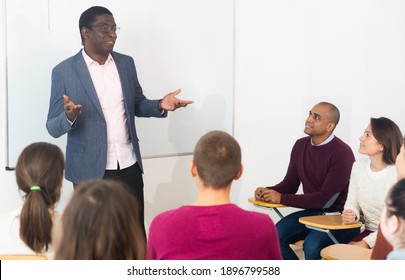 140,646 Teacher presentation Images, Stock Photos & Vectors | Shutterstock