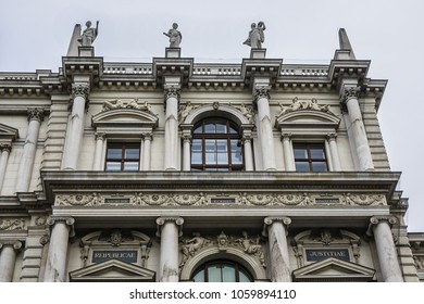 University Of Vienna (Universitat Wien) - Public University Founded By Duke Rudolph IV In 1365, Is Oldest University In German-speaking World. Architectural Detail Of Main Building. Vienna, Austria.