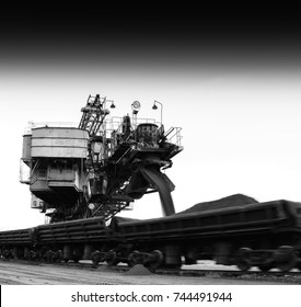 Unloading sand from mining machine background hd