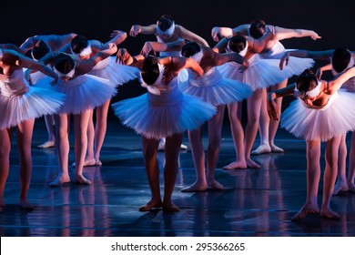 unrecognizable ballet dancers