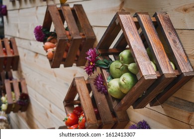 Upcycling Ideas, Recycle Crafts For Home Storage. Wooden Storage Containers For Fruit And Vegetables. Decorative Shelf From Wooden Box. Alternative Eco-friendly Shelves For Shop, Store.