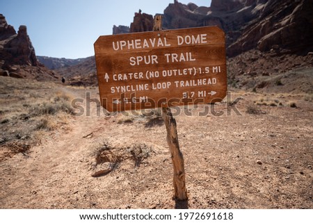 Upheaval Dome Sign Points Hikers at the intersection with the crater trail