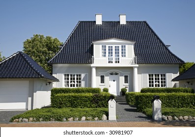 Upper Class Villa And Nice Garden Denmark.