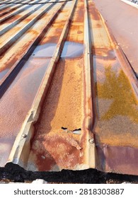 The upper structure of the house has started to rust and needs to be repaired using new materials.