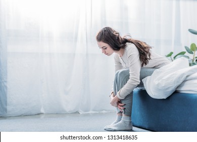 膝を抱える High Res Stock Images Shutterstock