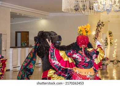 Uralsk, Kazakhstan (Qazaqstan), 18.06.2022 - People Dressed In Costumes Of A Gypsy And A Bear Dance At A Gala Event. Entertainment Program With Dancing.