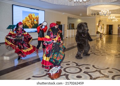 Uralsk, Kazakhstan (Qazaqstan), 18.06.2022 - People Dressed As Gypsies And Bears Dance At A Gala Event. Entertainment Program With Dancing.