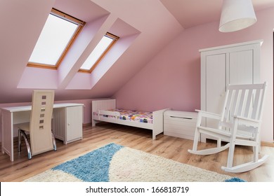 Urban Apartment - Pink Room On The Attic