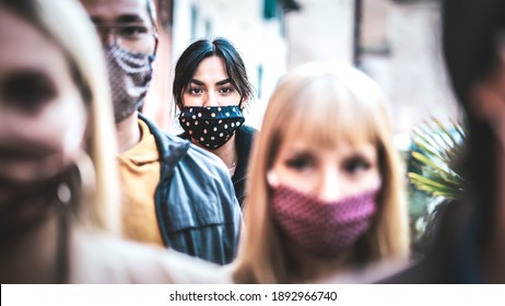 Urban commuter crowd of people moving on city street covered by face mask - New normal human condition and society concept - Focus on middle woman wearing black facemask - Desaturated contrast filter