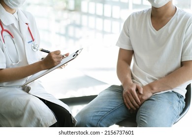 Urologist Doctor Giving Consult For Prostate Problems To Patient. Urologic Oncologists Specialize In Treating Cancer Of The Urinary Tract And Male Reproductive Organs.