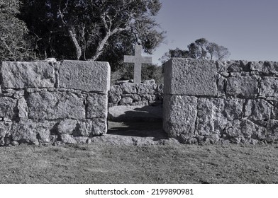 Piriápolis, Uruguai
Campo Santo Cemetery
Jun,15, 2016
Cemetery Landscape With Large Stone Wall, Crosses Scattered On The Grass And Iron Railing Gate