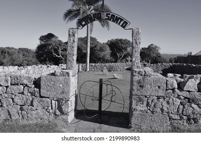 Piriápolis, Uruguai
Campo Santo Cemetery
Jun,15, 2016
Cemetery Landscape With Large Stone Wall, Crosses Scattered On The Grass And Iron Railing Gate