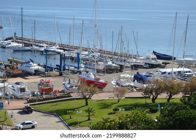 Piriápolis, Uruguai
Jun, 15, 2016
Red Boat And Other Colorful Ones Moored In White Wall Harbor