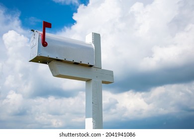 Us Mailbox Countryside Sky Background Stock Photo 2041941086 | Shutterstock