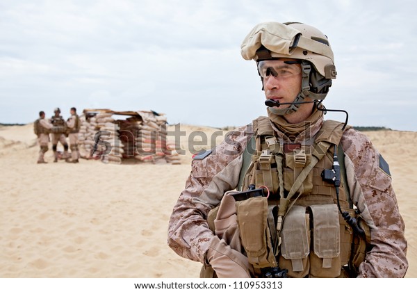 US marines in\
the desert near the\
blockpost