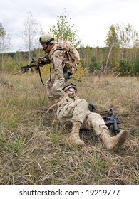 US Marines: Soldier Evacuating His Wounded Mate