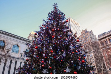 US New York Manhattan Winter Bryant Park Snow Christmas Tree
