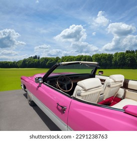 US old timer cabrio in pink and whit