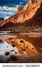 USA, Arizona, Grand Canyon, Colorado River Float Trip North Canyon Vertical