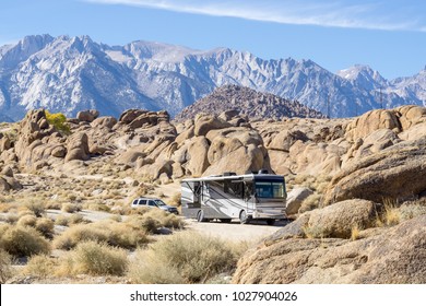 USA, CA, Lone Pine -NOV 8, 2017 - RV At Alabama Hills Near Lone Pine At US HWY 395, Mount Whitney In The Background