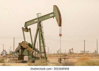 USA, California, Kern County. Pumpjack On Oil Well.