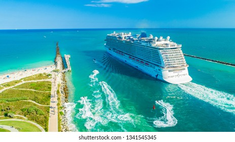 USA. FLORIDA. MIAMI BEACH 2019: Cruise Ship Norwegian Bliss Entrance To Atlantic Ocean. 