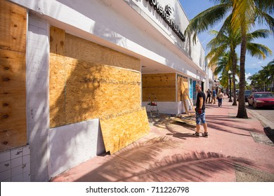 USA. FLORIDA. MIAMI BEACH, SEPTEMBER 2017: City of Miami Beach prepare for a hurricane Irma. Florida. USA. 