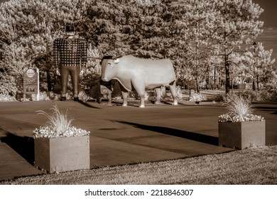 USA, Minnesota, Bemidji. Paul Bunyan And Babe The Blue Ox