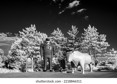 USA, Minnesota, Bemidji. Paul Bunyan And Babe The Blue Ox