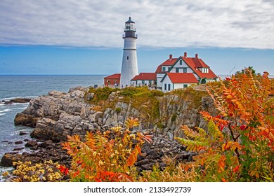 USA, New England, Maine, Cape Elizabeth, Atlantic Portland Head Lighthouse during the Fall season