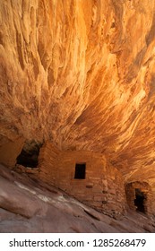 USA, Utah, Cedar Mesa. Fallen Roof Ruin