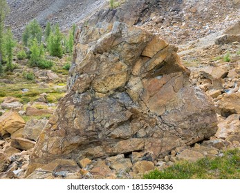 USA, Washington State. Alpine Lakes Wilderness, Stuart Range, Intrusive Igneous Rock Boulder