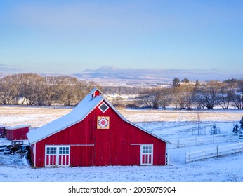 USA, Washington State, Kittitas County, Red Barn In Snow